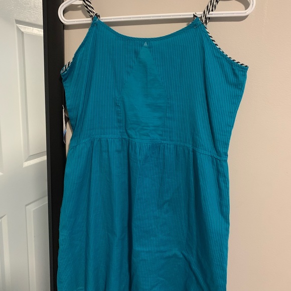 🆕Women’s Volcom Dress - Picture 4 of 4